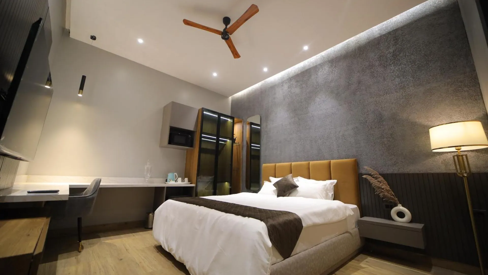 The Cozy Chaos Villa Agra
